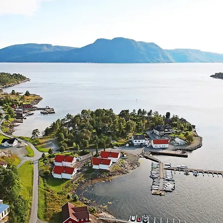 12 Person In Ferienhaus Jelsa