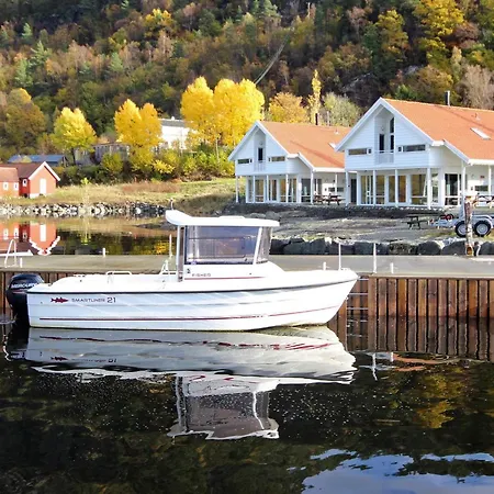 12 Person In Ferienhaus Jelsa