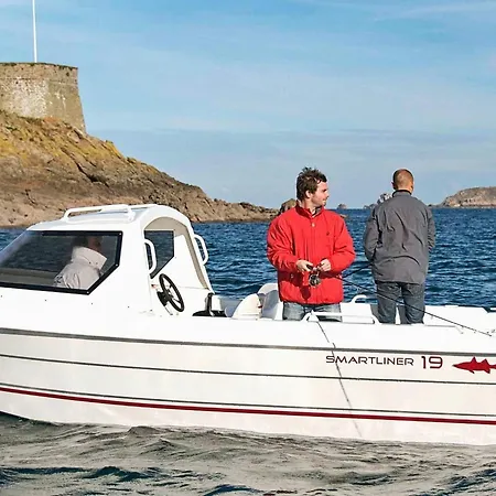 12 Person In Jelsa