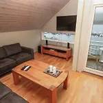بيت للعطل 12 Person In Jelsa